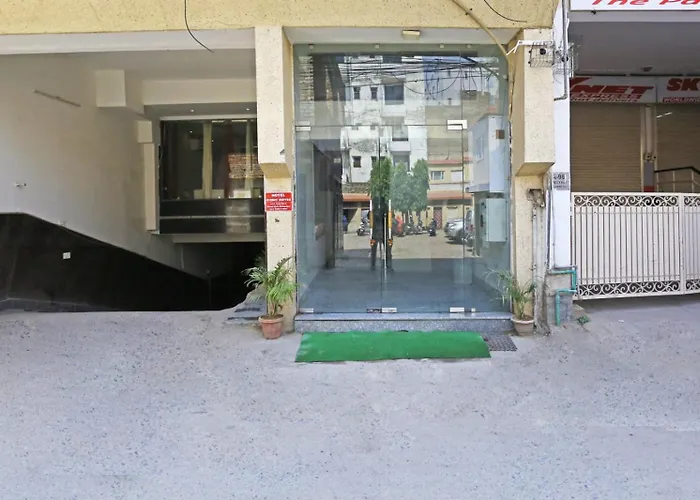 Hotel Grand Iconic Near Igi Airport